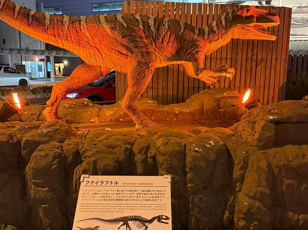 Dinosaur Station at Fukui Station-福井市必去景点