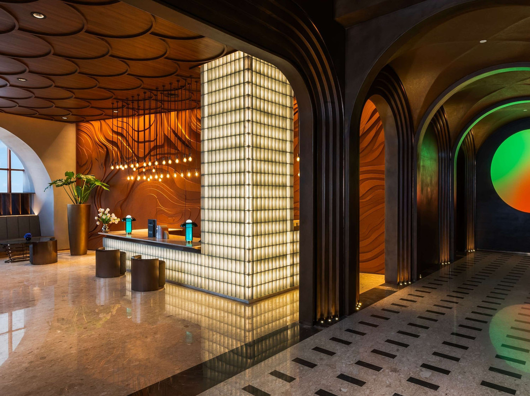 加鲁特市中心美居酒店