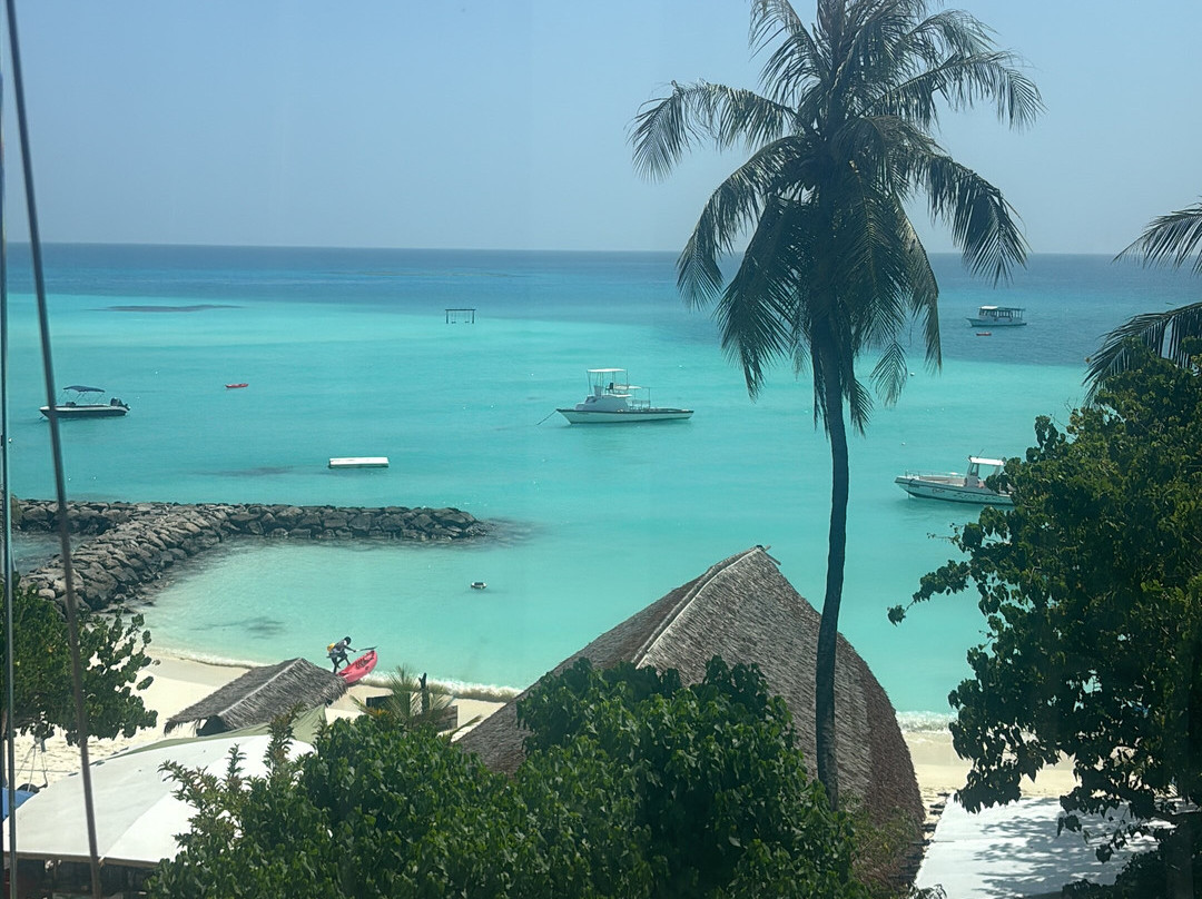 Luau Beach Inn Maldives主图