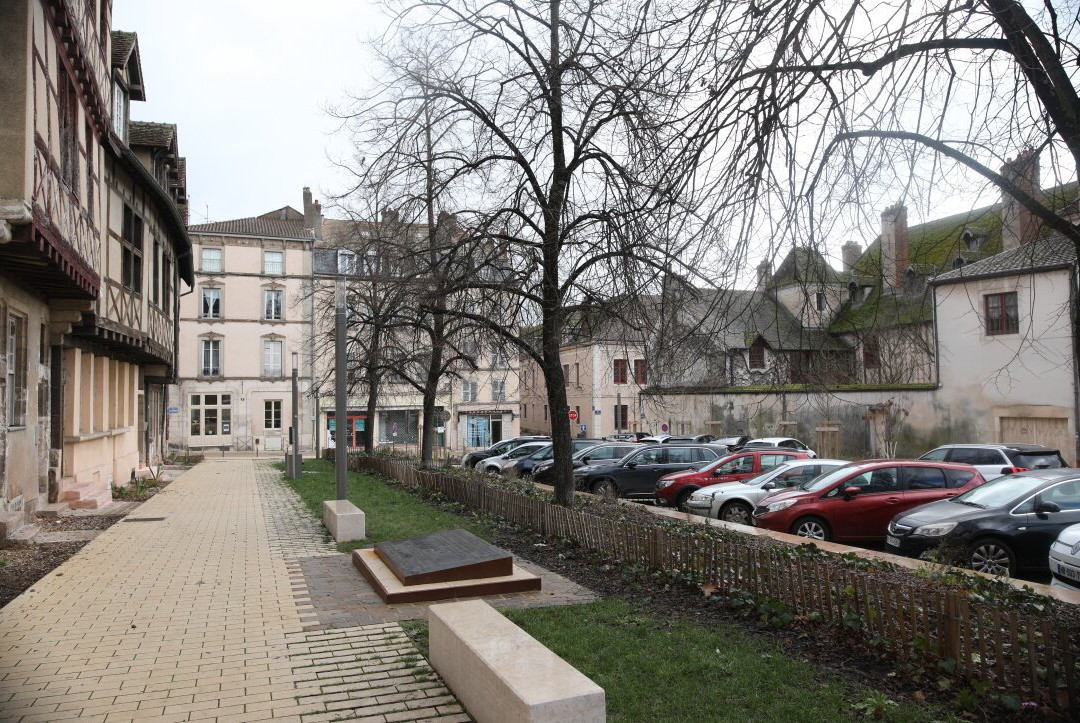 Place Louis Armand Calliat-索恩河畔沙隆必去景点
