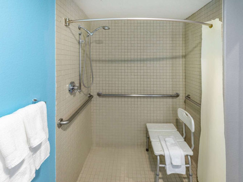 纽布朗费尔斯拉昆塔温德姆套房酒店