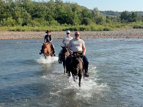 Horse Farm Santo-Elbasan必去景点