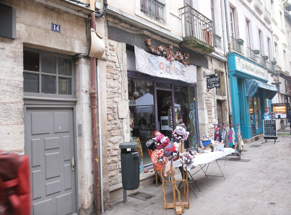 Le marché du dimanche matin-索恩河畔沙隆必去景点