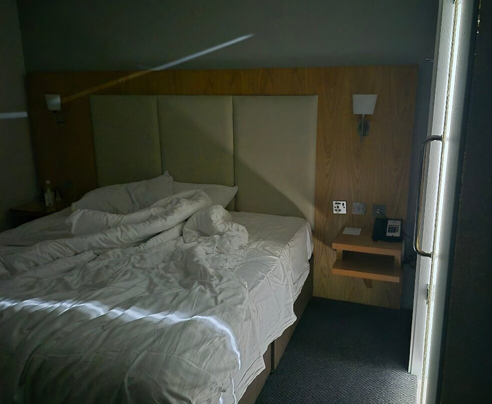 锡廷伯恩假日酒店主图