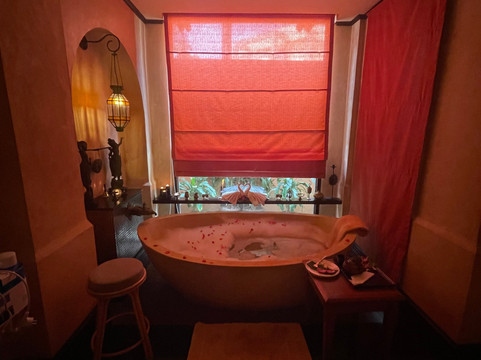 布拉莎丽水疗-芭东海滩必去景点