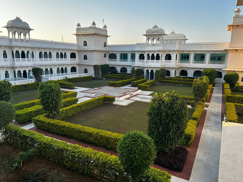 胡斯塔纳哈尔加尔湖宫殿度假村主图