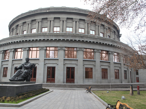 The Armenian National Academic Theater of Opera and Ballet named after Alexander Spendiaryan-埃里温必去景点