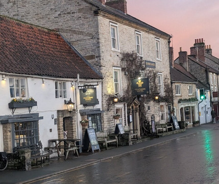 北约克郡赫尔姆斯利羽毛酒店主图