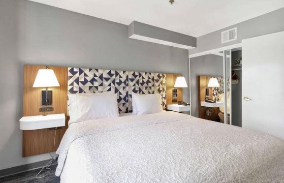 万豪城市快捷酒店圣塔安那/橙县机场-客卧