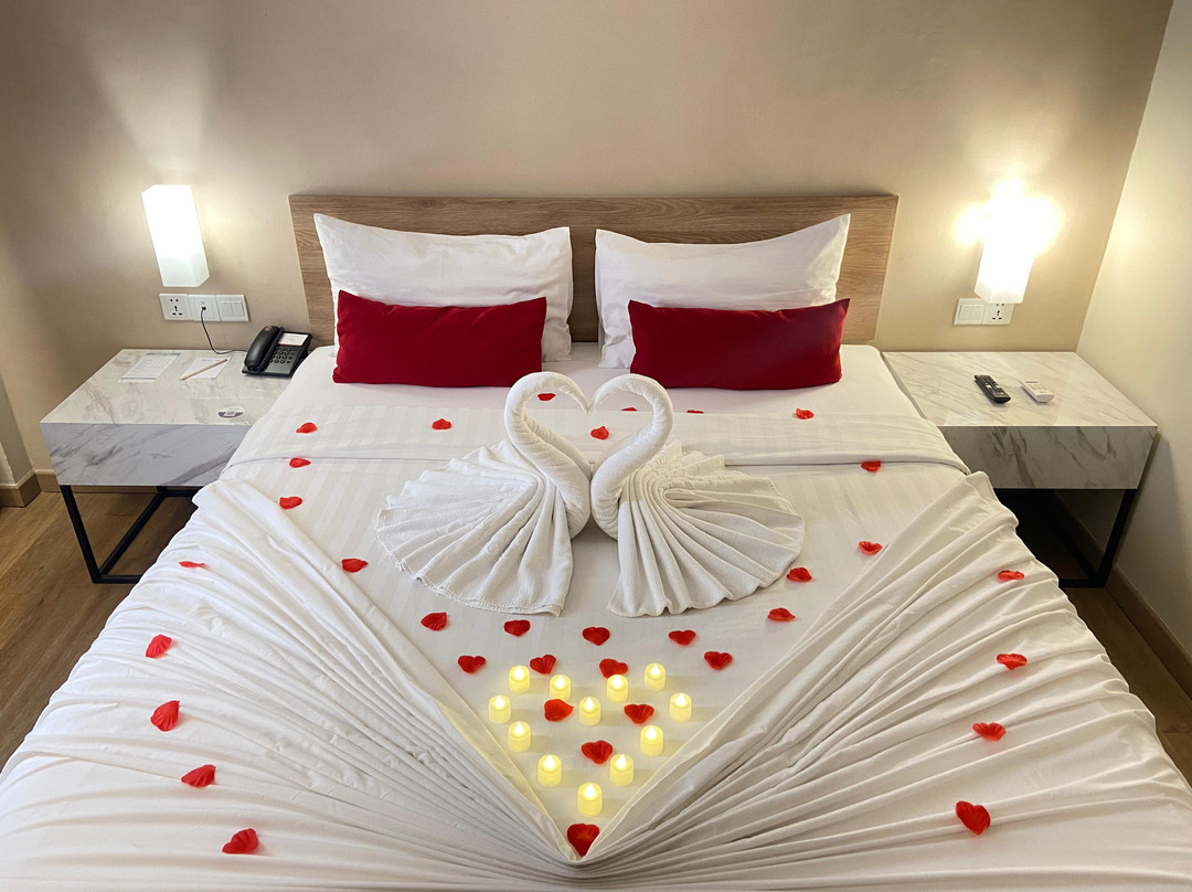 祖日杜梨大酒店主图