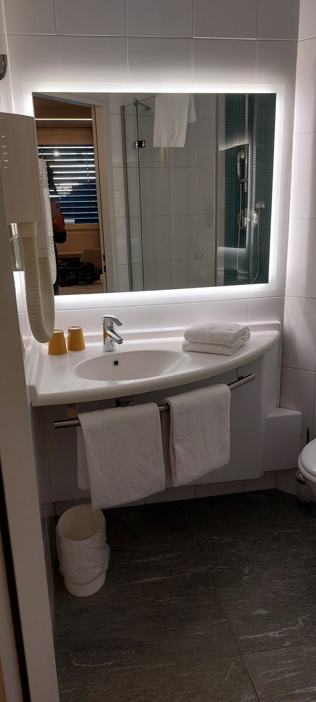 宜必思洛迦诺酒店-浴室