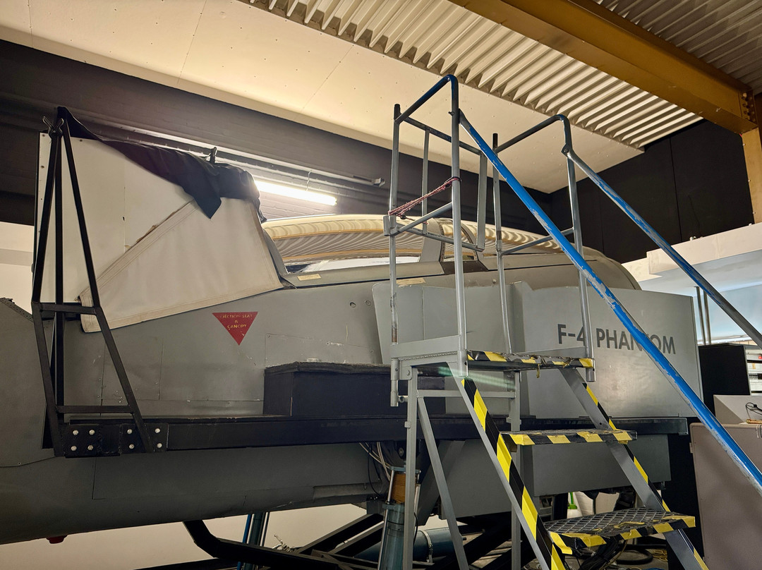 Aerospace Experience Flight Simulators-彼得伯勒必去景点