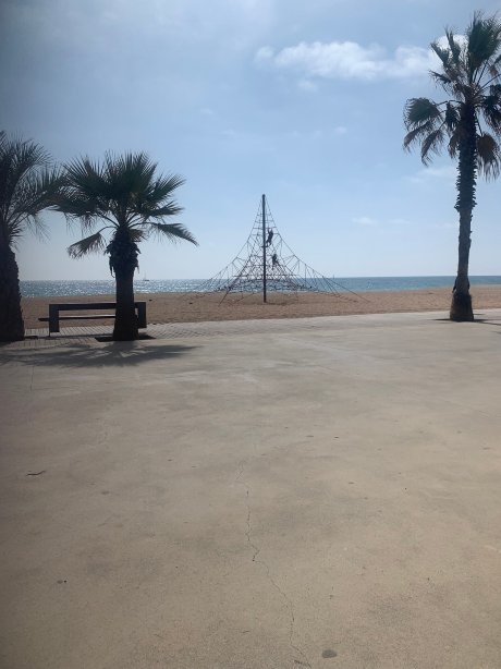 巴达洛纳海滨酒店-旅行者