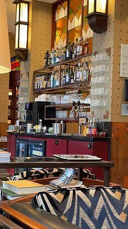 银行大厦-全包式酒店主图