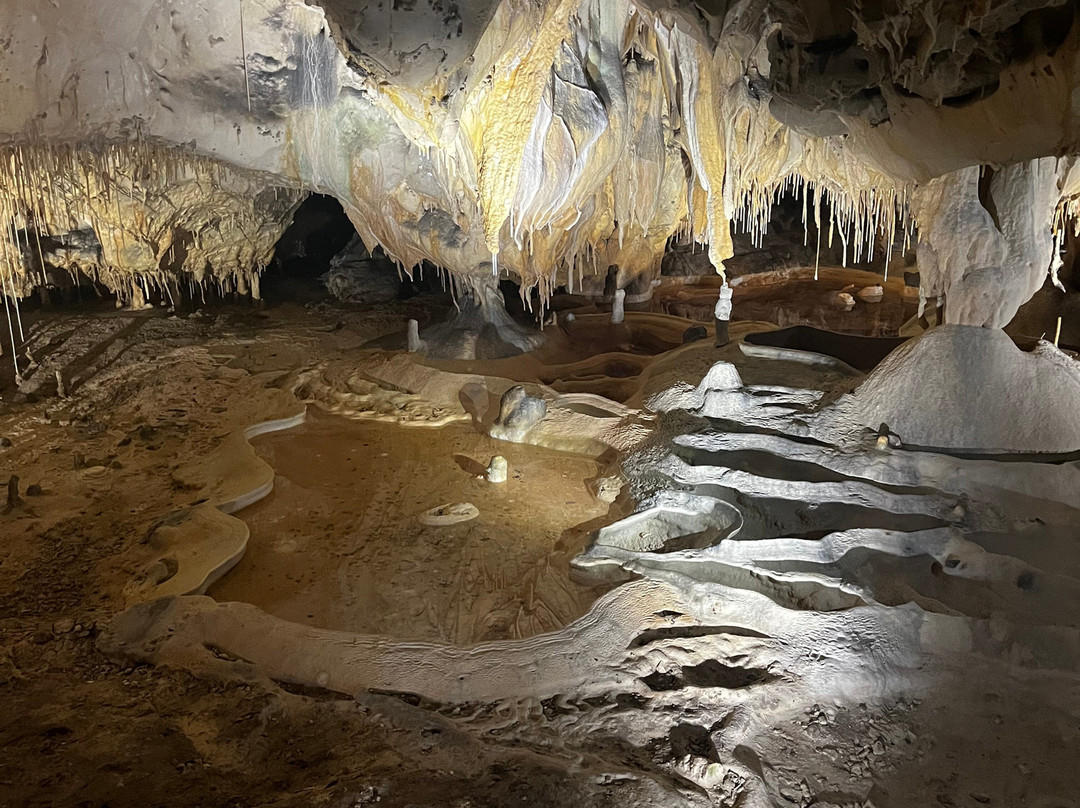 Grottes de Thouzon-Le Thor必去景点