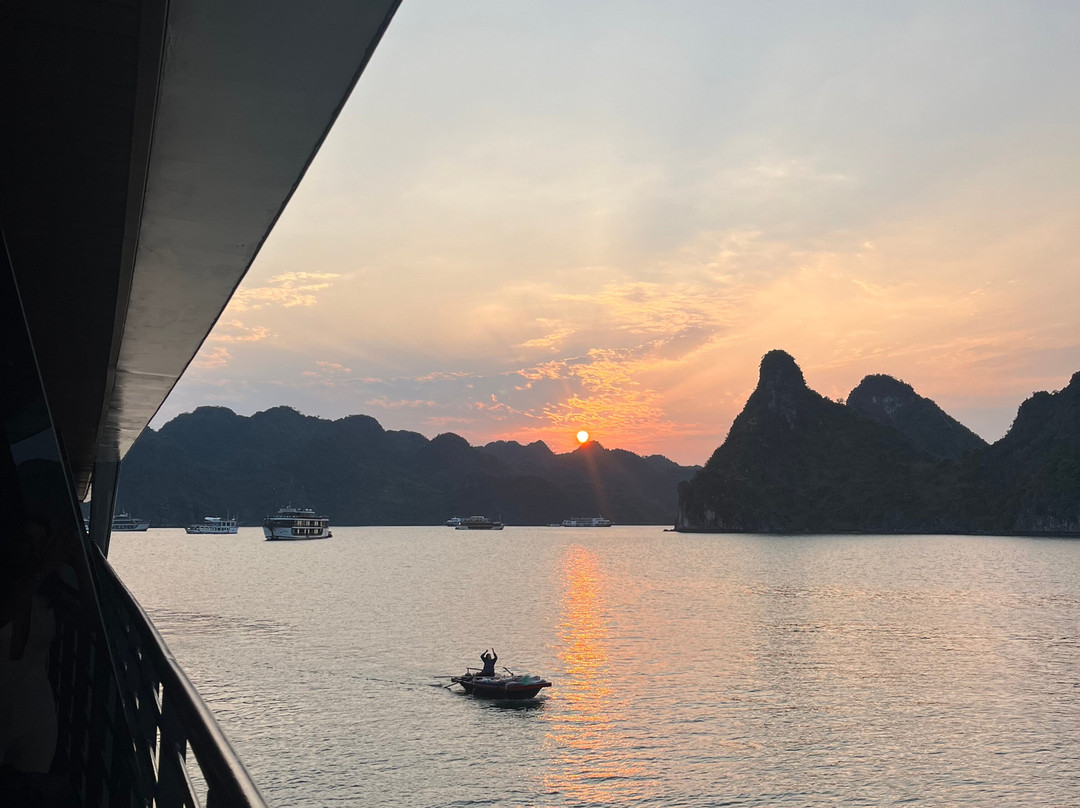 Diana Cruise-Ha Long City必去景点