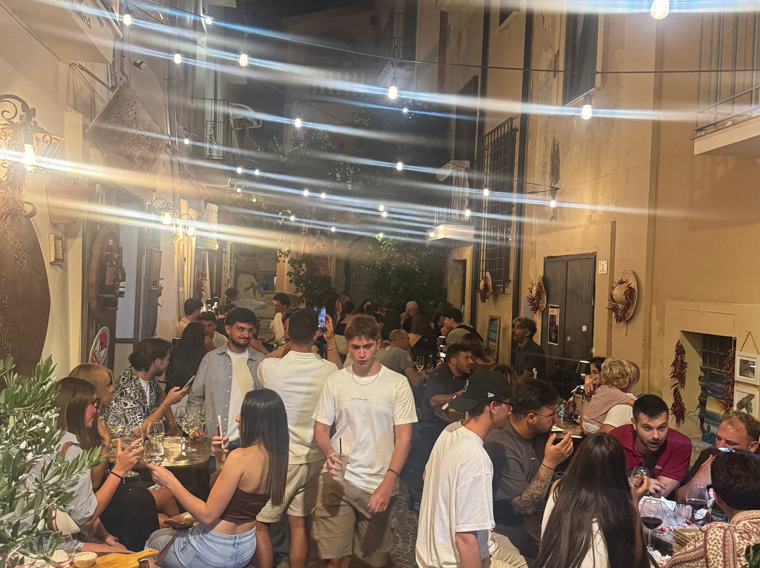 Enoteca - Borgo Antico Diamante - Prodotti Tipici Calabresi-迪亚曼泰必去景点