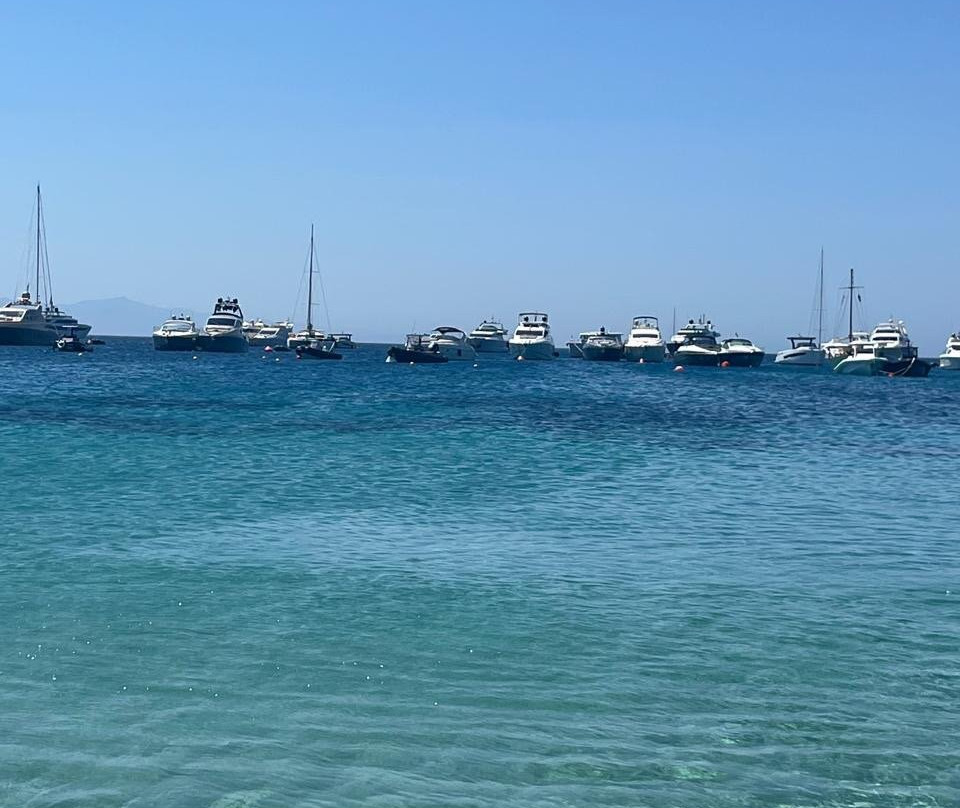 Ornos Beach-奥诺斯必去景点