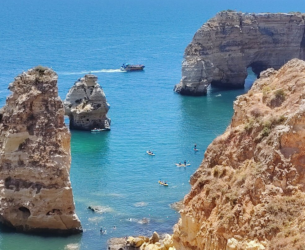 Praia da Marinha-Caramujeira必去景点