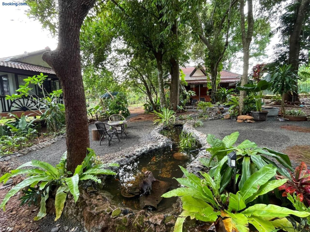 VANESSA'S GARDEN Restaurant & Bungalow