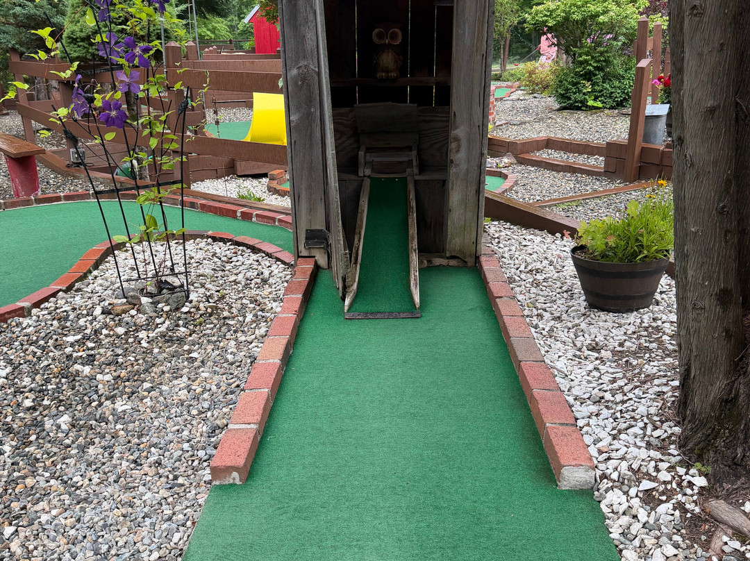 Lots-O-Balls Mini-Golf-Duxbury必去景点
