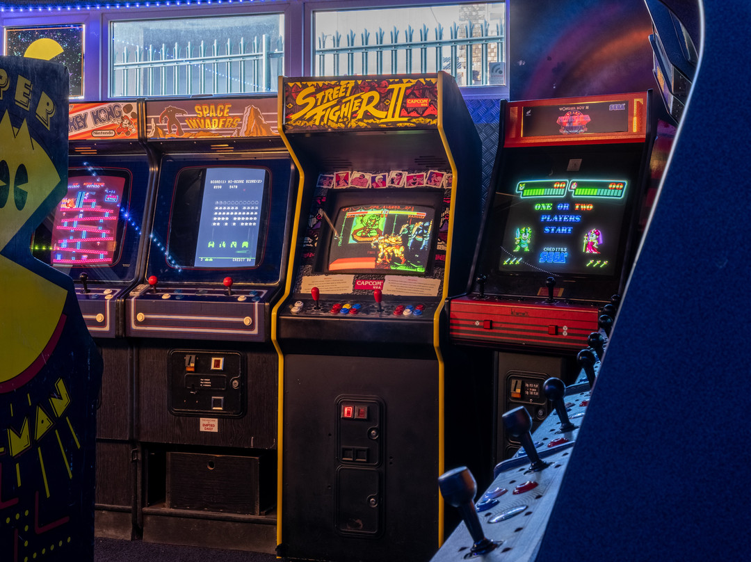 Insanity Gaming Arcade-普尔必去景点