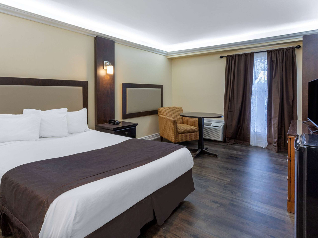 萨尼亚Travelodge by Wyndham酒店主图