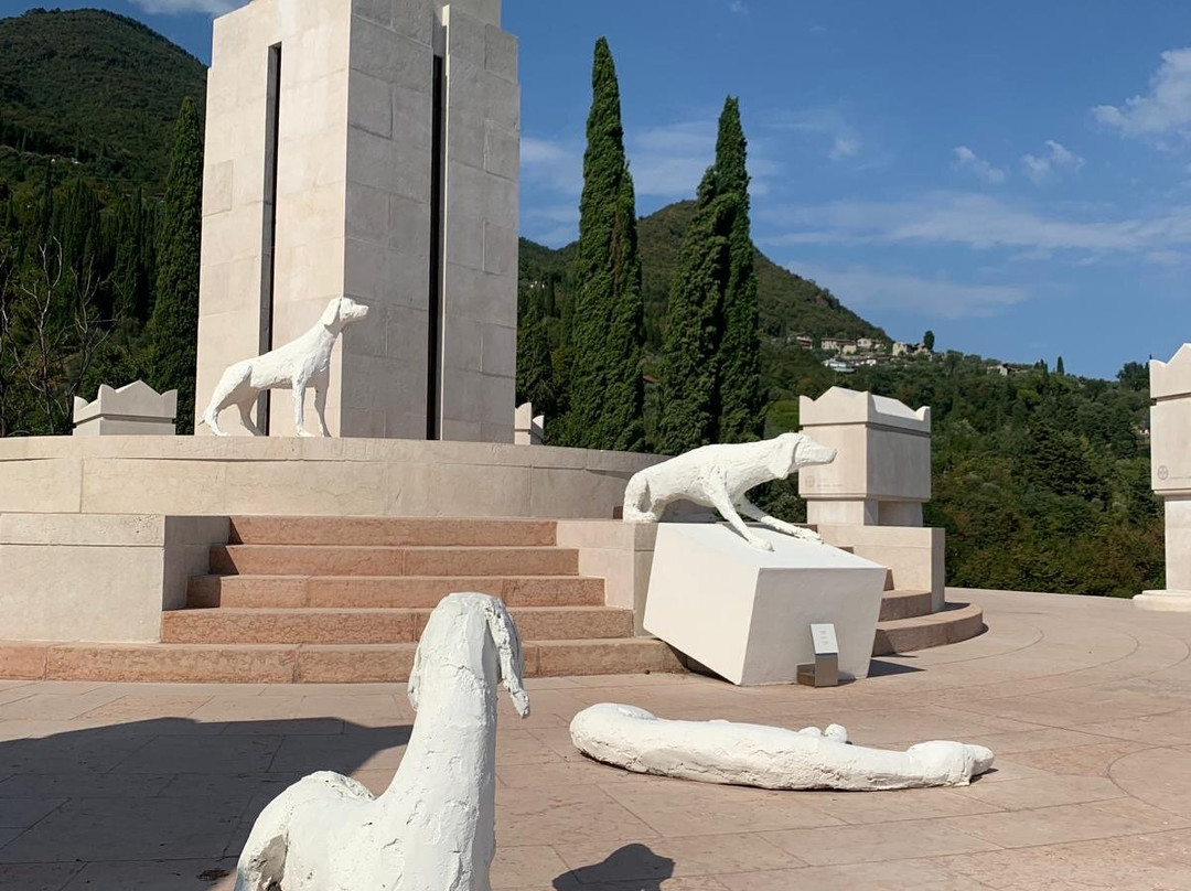 Mausoleo di Gabriele D'Annunzio-加尔多内里维耶拉必去景点