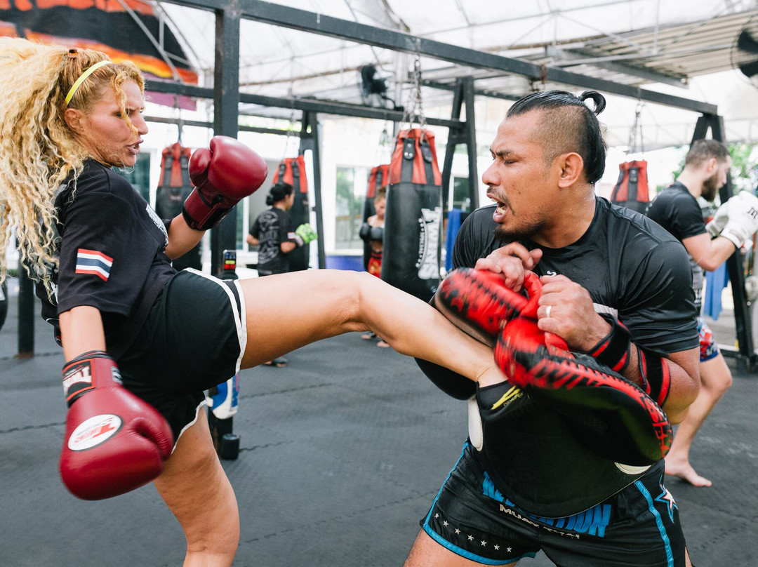 REVOLUTION GYM PHUKET-呈塔累必去景点