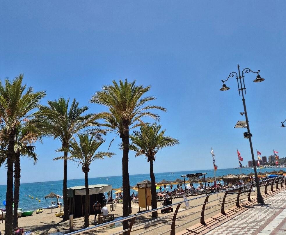 Playa de la Carihuela-托雷莫里诺斯必去景点
