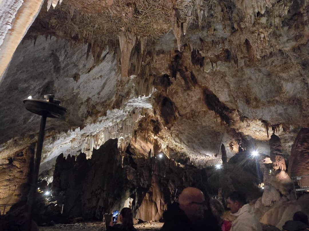 Cueva De Pozalagua-Valle de Carranza必去景点