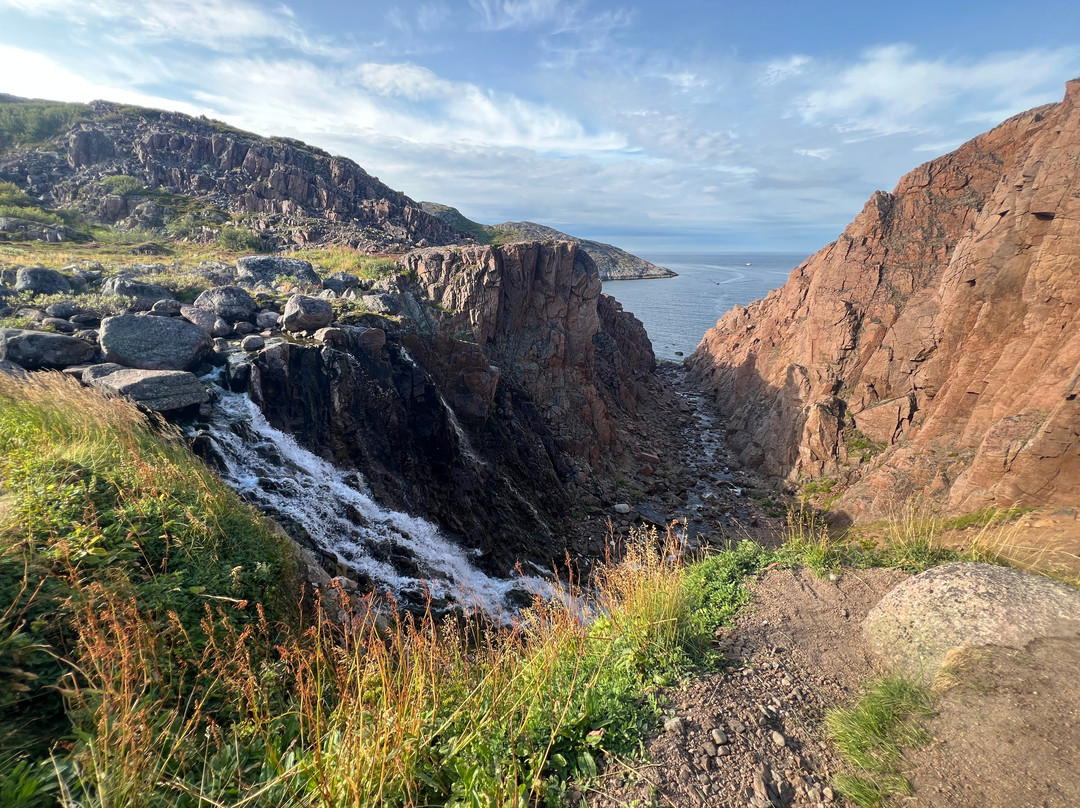 Waterfall of Maloye Batareyskoye Lake-Lodeynoye必去景点