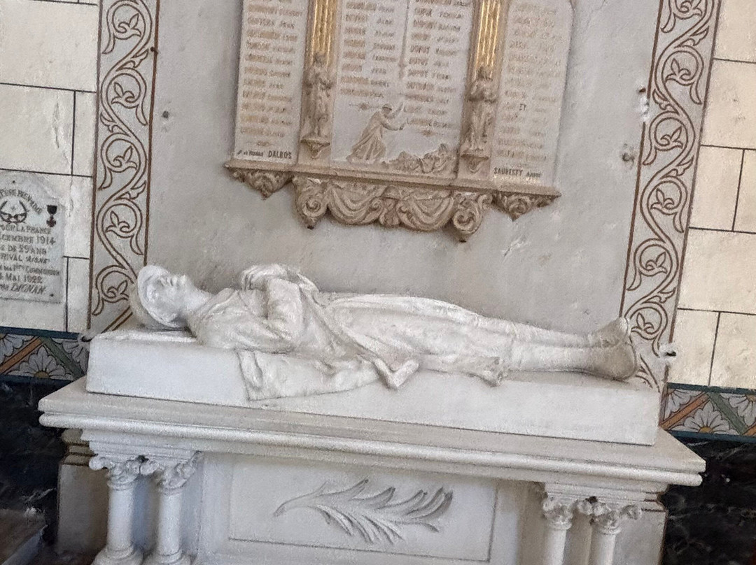 Église Saint-Sauveur-Sanguinet必去景点