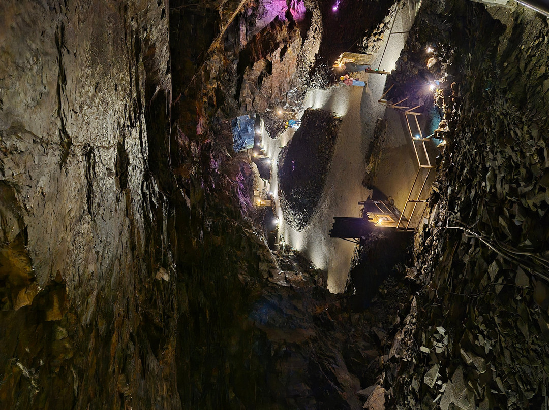 Carnglaze Caverns-利斯卡德必去景点