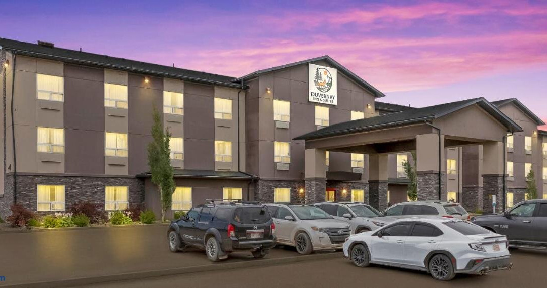Duvernay Inn & Suites
