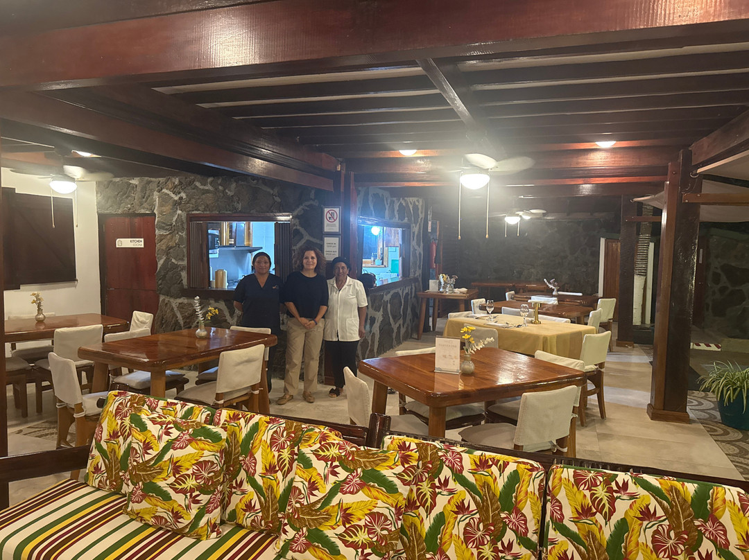 木屋酒店主图