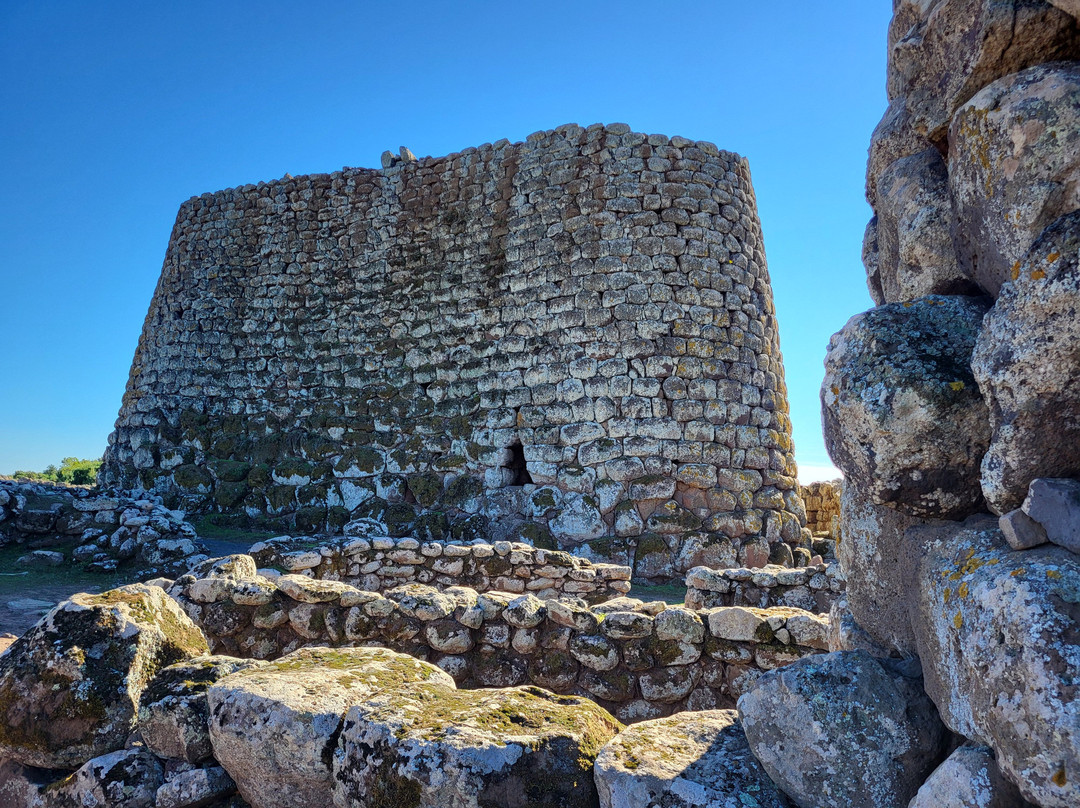 Nuraghe Losa-Abbasanta必去景点