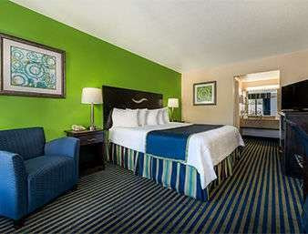 Days Inn by Wyndham Richmond Hill/Savannah