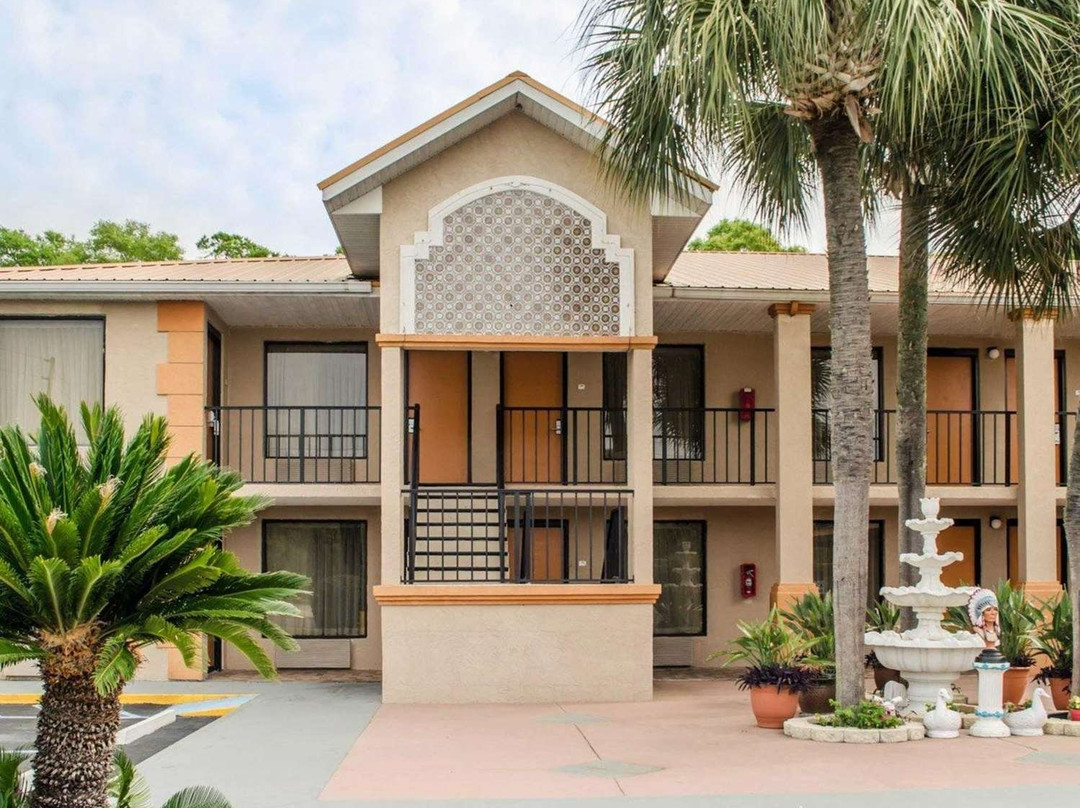 Quality Inn Near Manatee Springs State Park主图