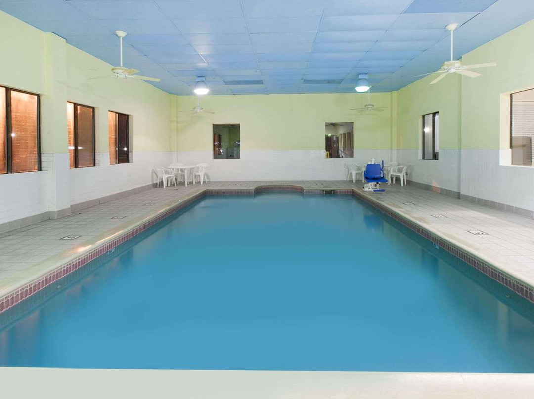 Days Inn & Suites by Wyndham Webster NASA-ClearLake-Houston主图