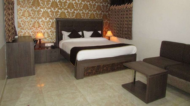 Golasani酒店住宿-Hotel AR Excellency