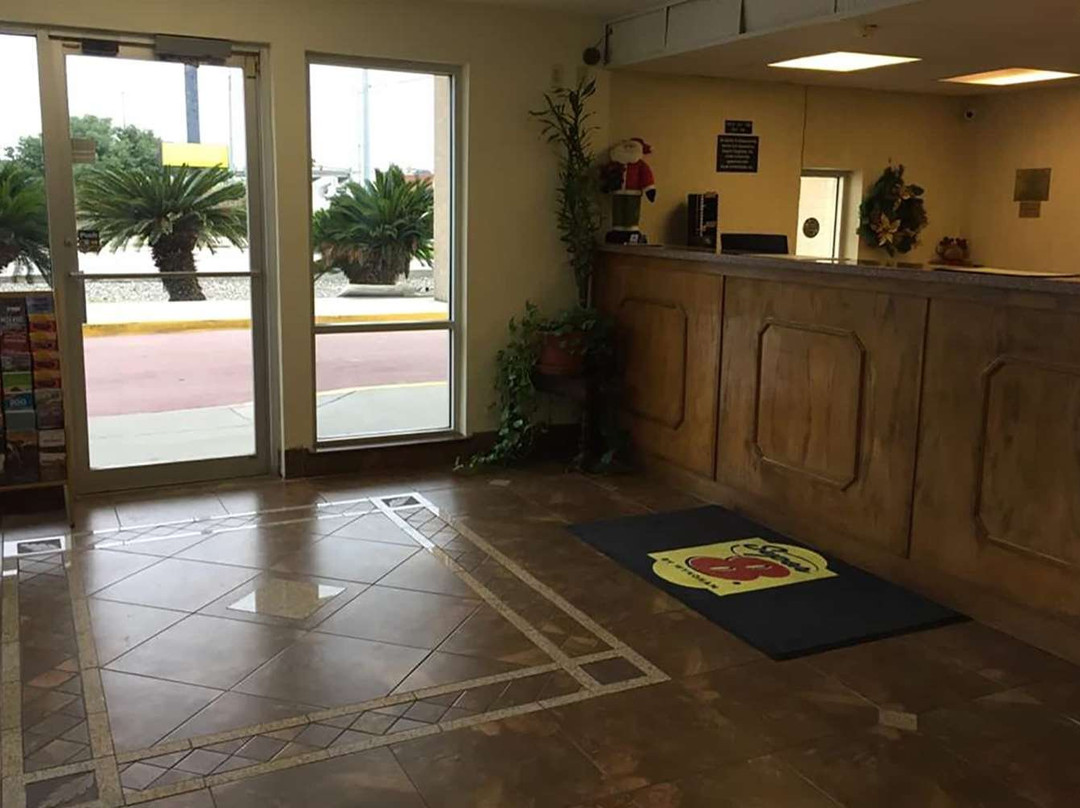 Super 8 by Wyndham Seguin主图