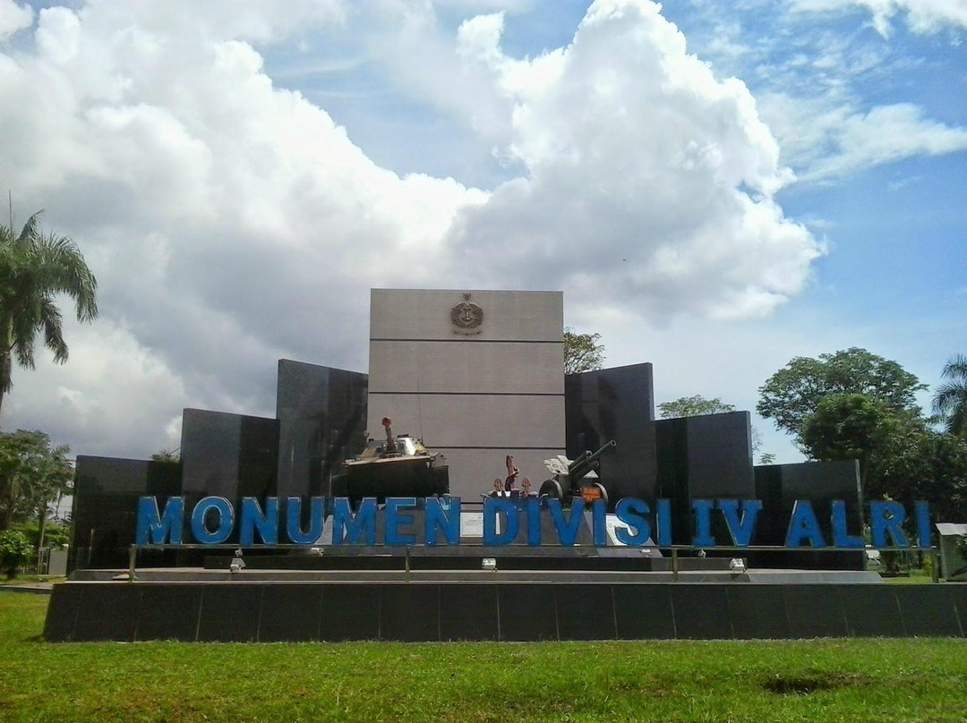 Monumen ALRI Divisi IV Pertahanan Kalimantan景点图片