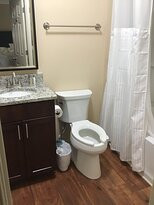 绿色春天假日度假酒店主图