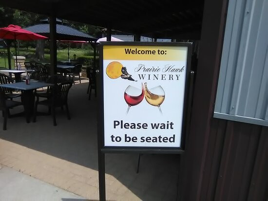 Prairie Hawk Winery-威斯康星峡谷必去景点