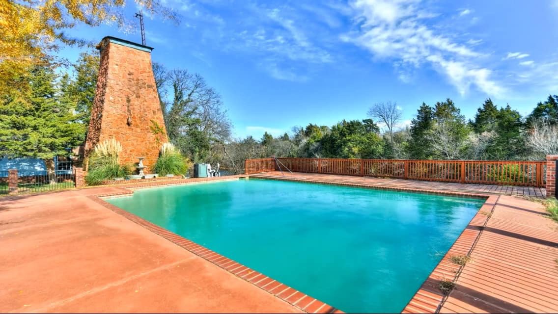 The Monastery At Forest Lake-官方