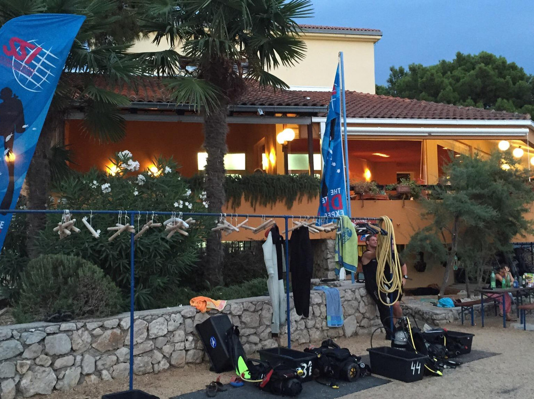 Diving Cres-Cres Island必去景点