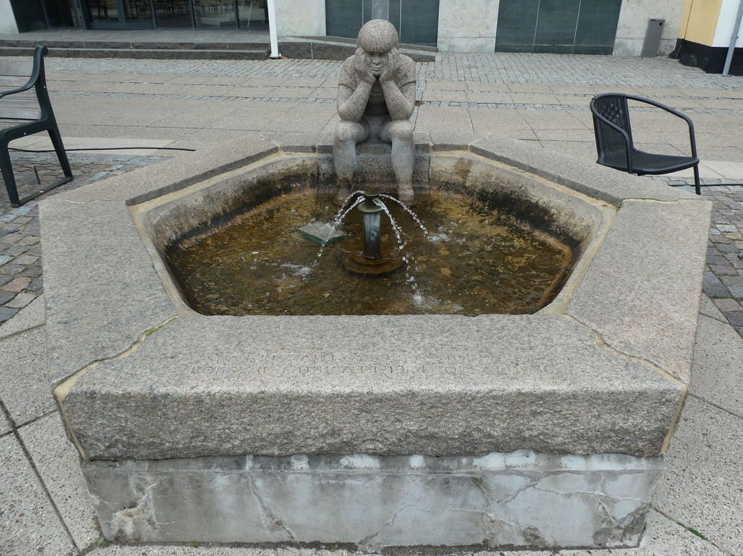 Skulptur ''dreng I Tanker''景点图片