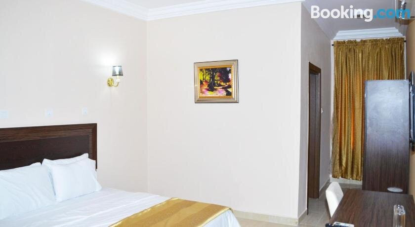 Leophine Residency Hotel Ogidi主图