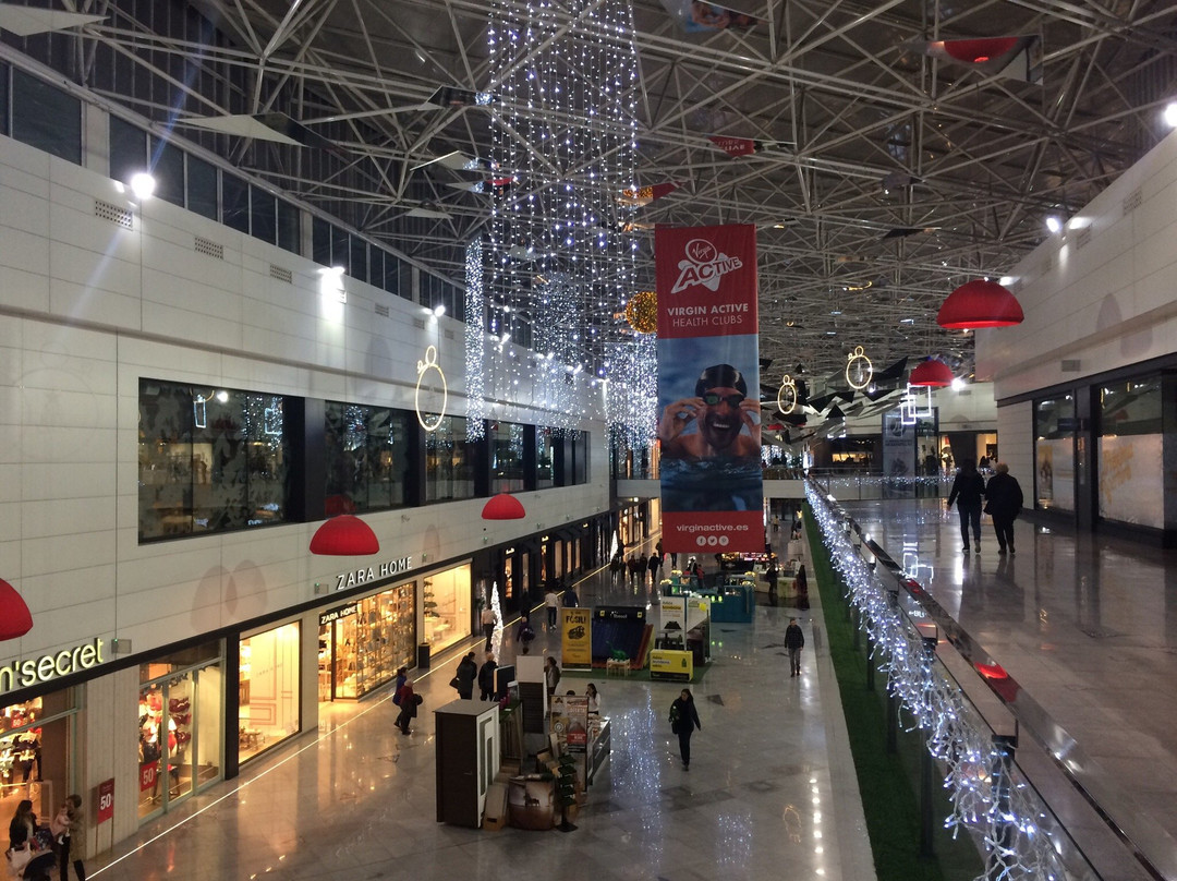 Huetor Vega旅游景点-C.C Serrallo Plaza